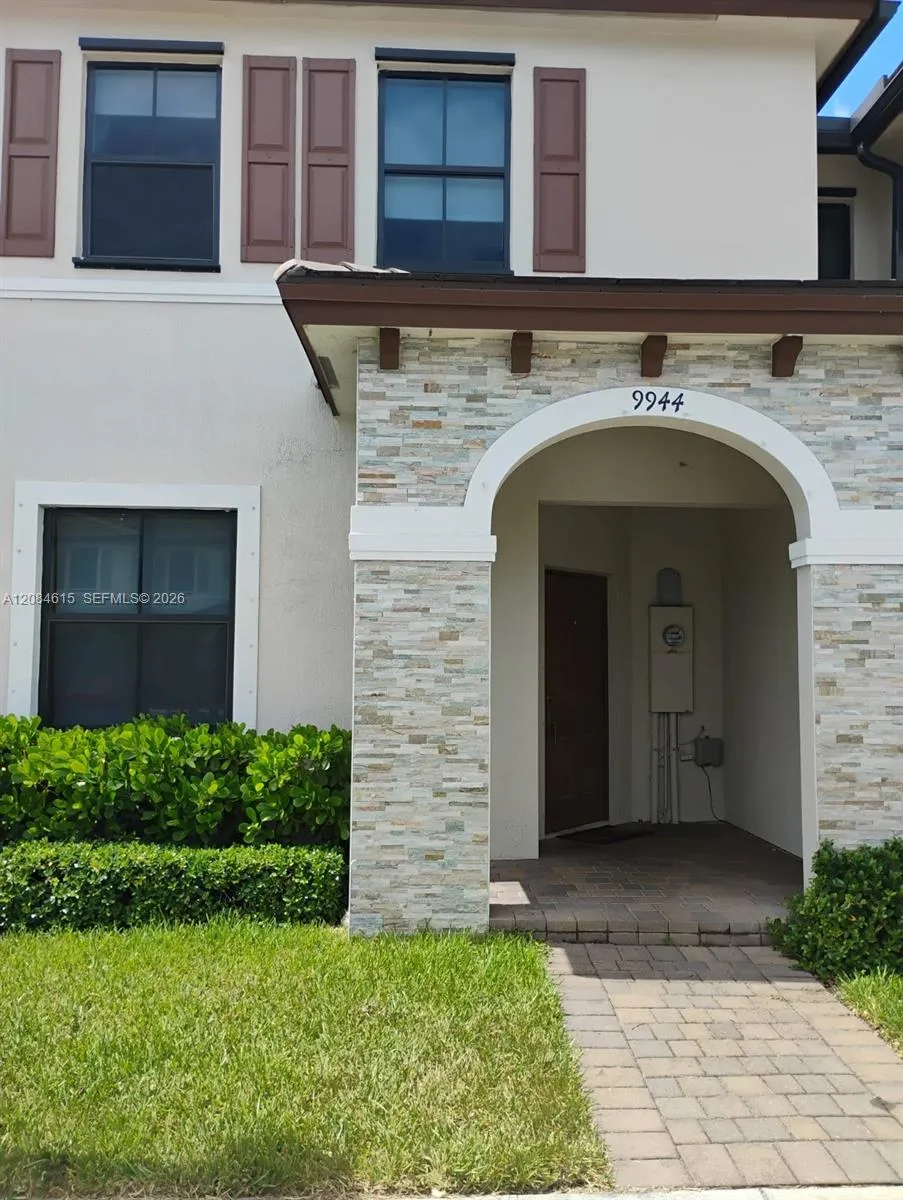 Foto de propiedad en 9944 SW 228th Terrace 9944, Miami, FL 33190 Miami con MLS# 