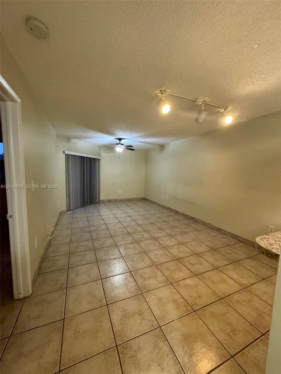 Foto de propiedad en 9945 Nob Hill Court 9945, Sunrise, FL 33351 Sunrise con MLS# 