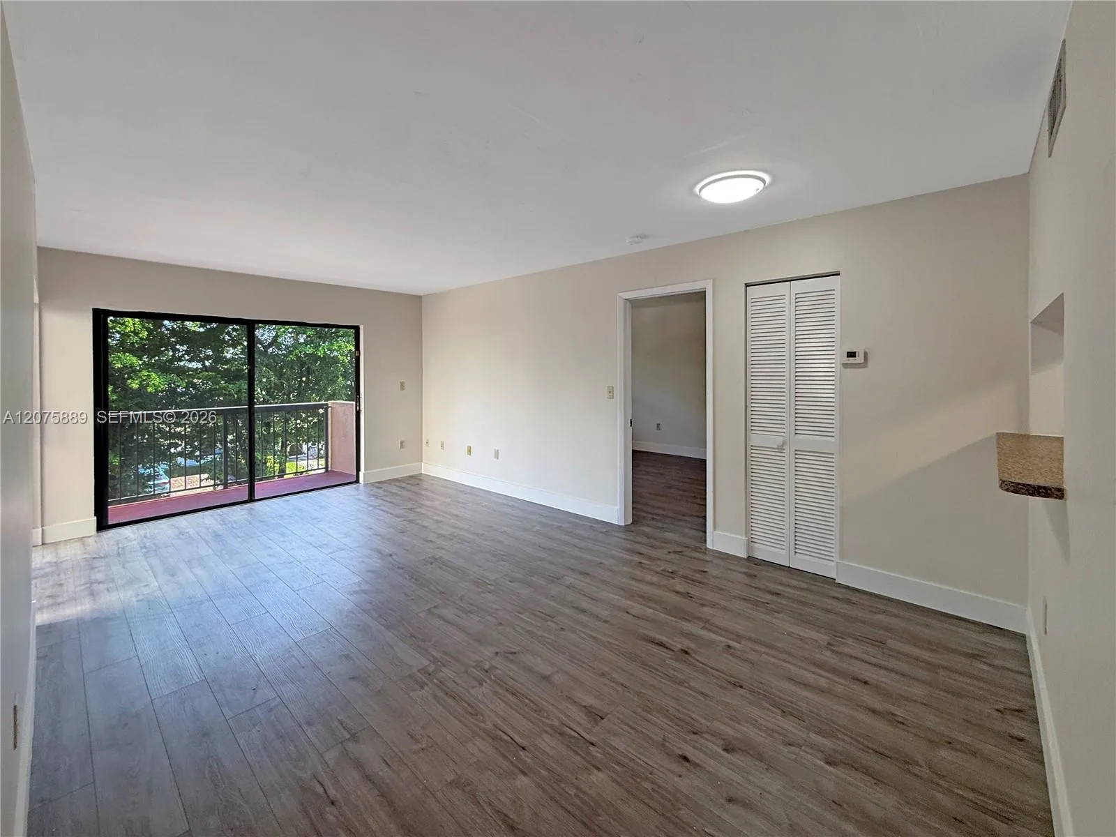 Foto de propiedad en 995 SW 84th Avenue 309, Miami, FL 33144 Miami con MLS# 