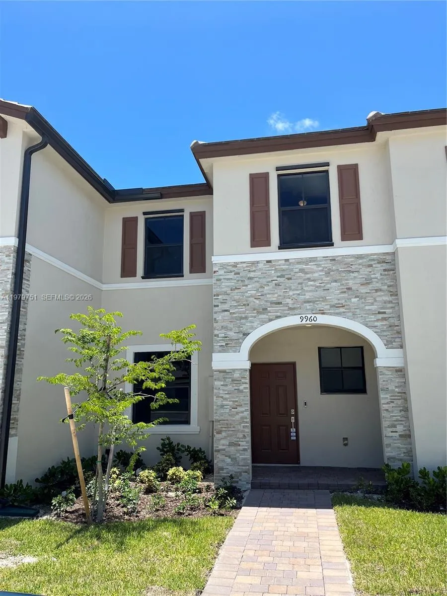 Foto de propiedad en 9960 SW 228th Terrace, Miami, FL 33190 Miami con MLS# 