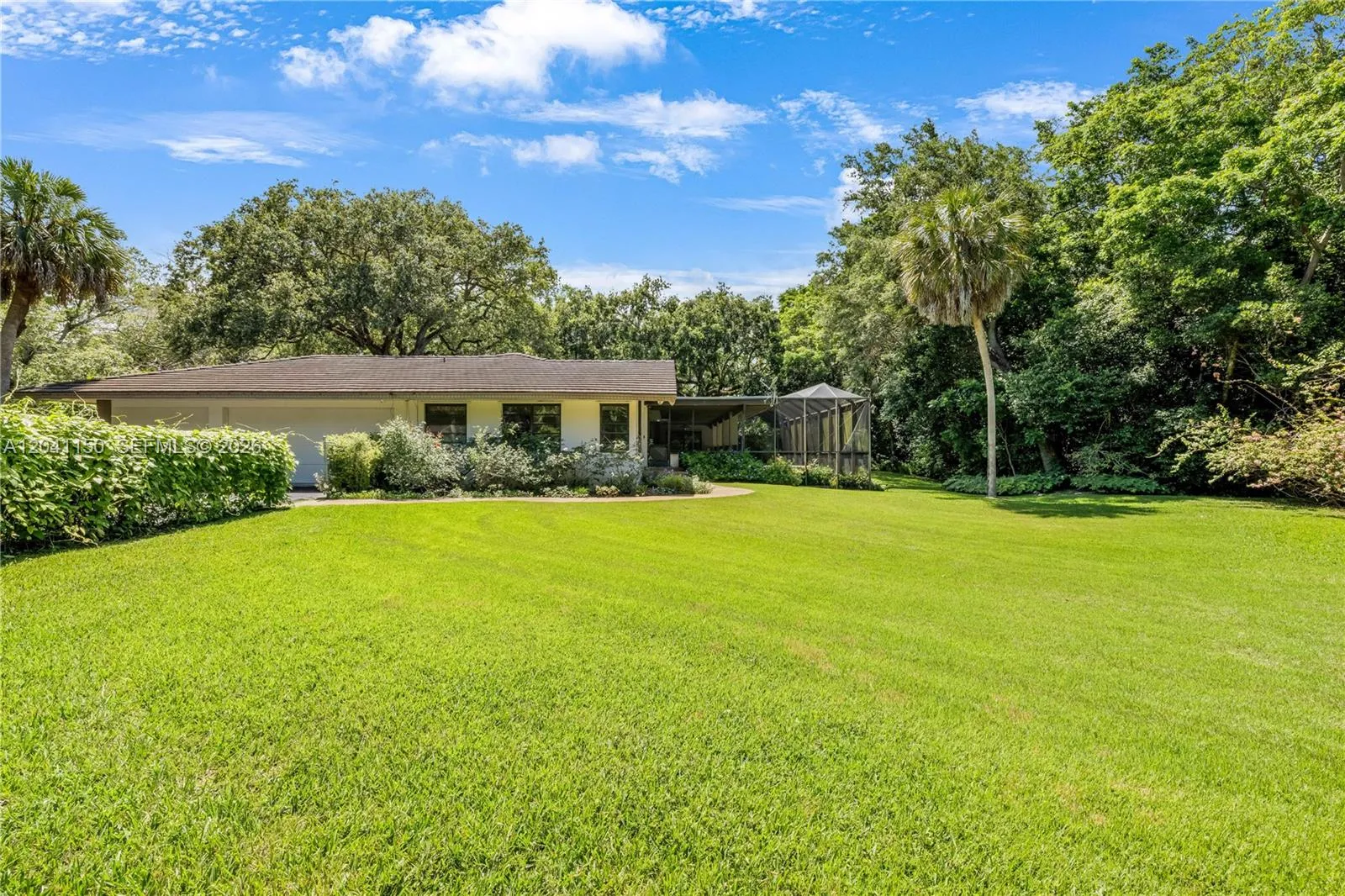 Foto de propiedad en 9979 Fairchild Way, Coral Gables, FL 33156 Coral Gables con MLS# 