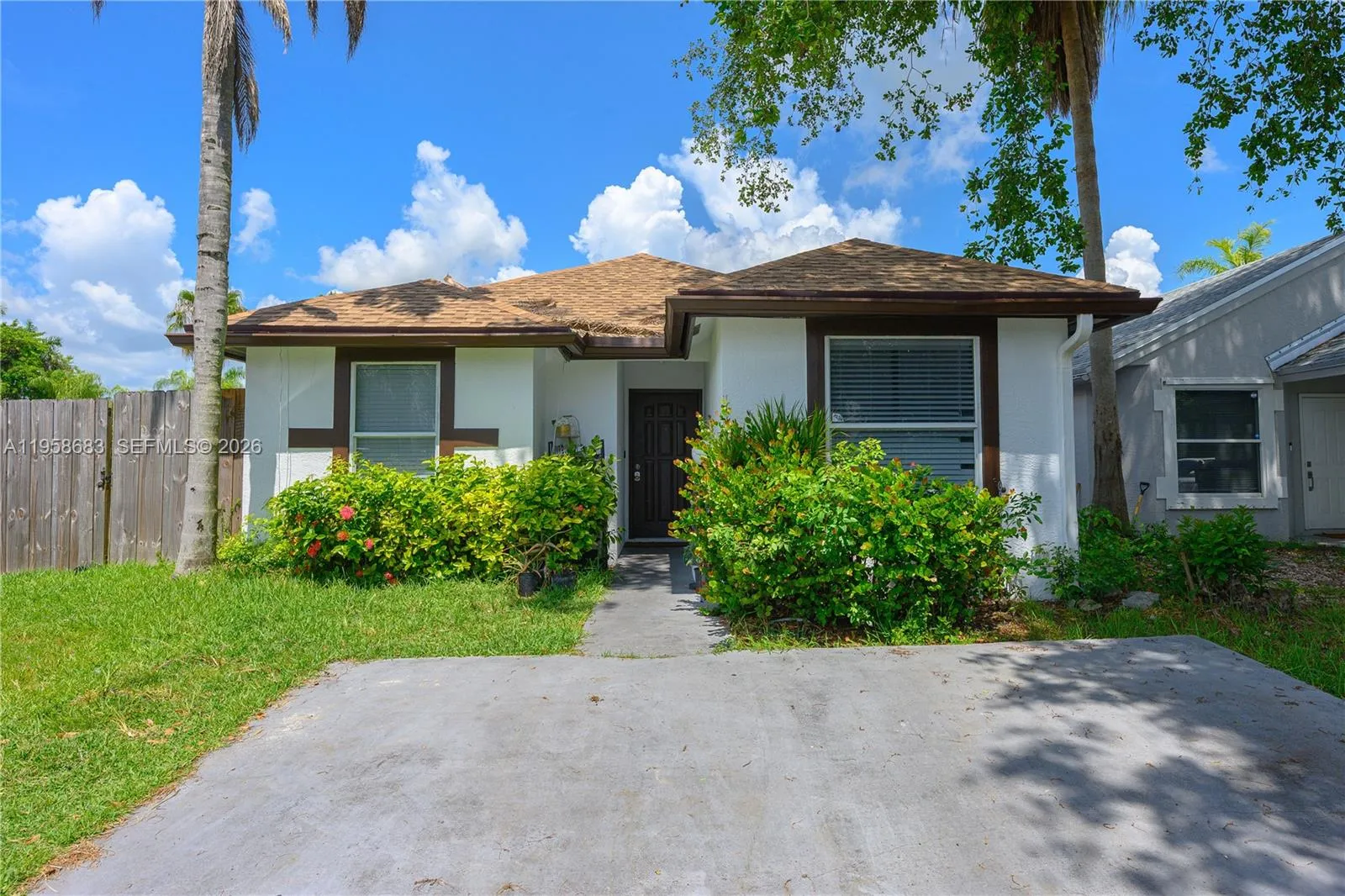 Foto de propiedad en 998 SW 8th Place, Florida City, FL 33034 Florida City con MLS# 