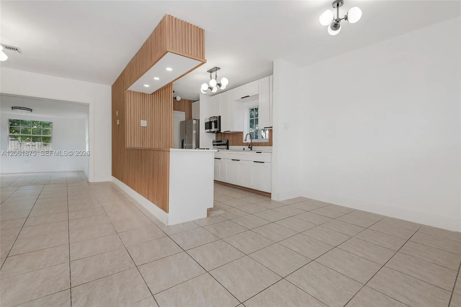 Foto de propiedad en 998 W 68th Street, Hialeah, FL 33014 Hialeah con MLS# 