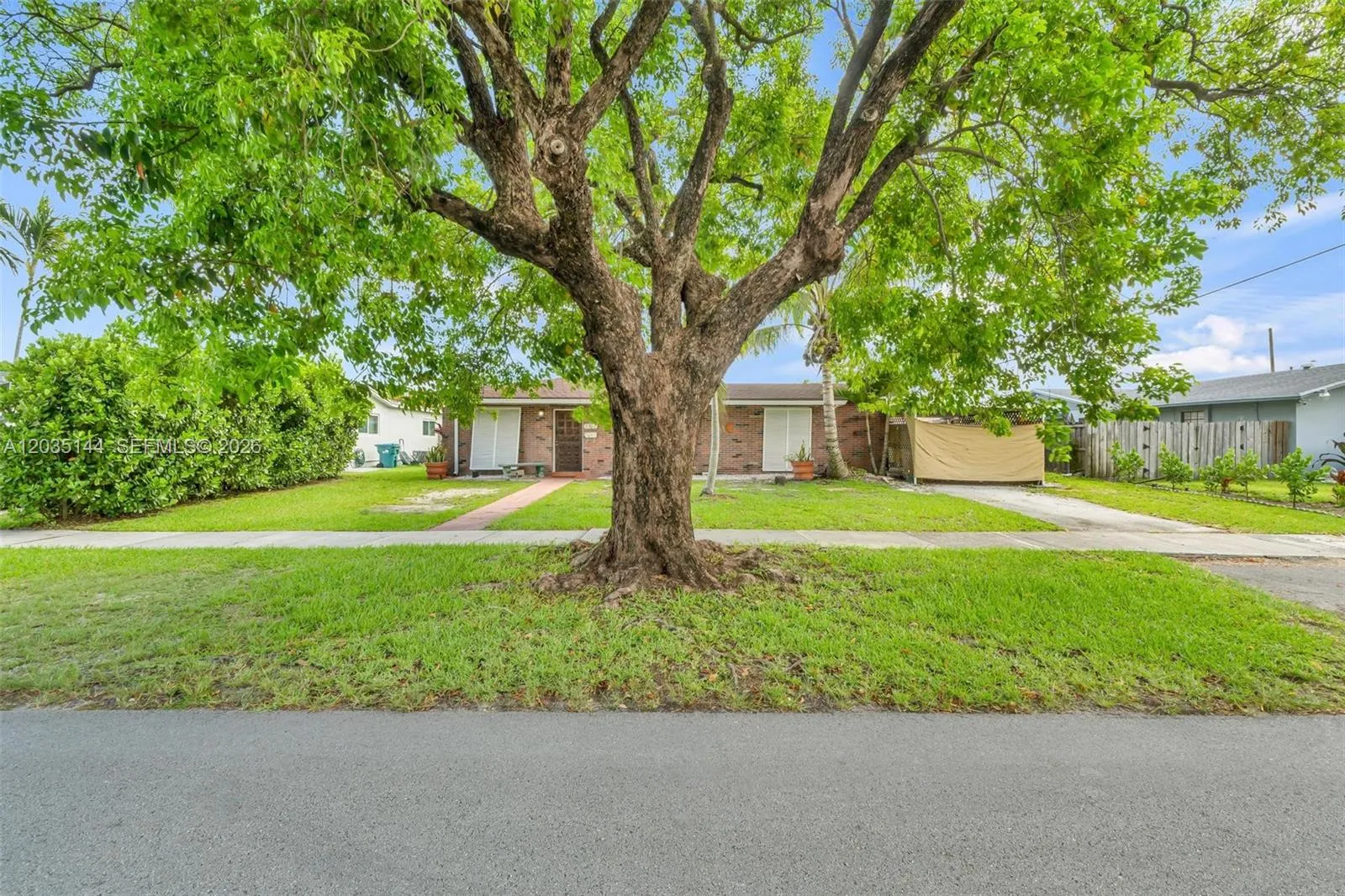 Foto de propiedad en 9982 SW 196th Street, Cutler Bay, FL 33157 Cutler Bay con MLS# 