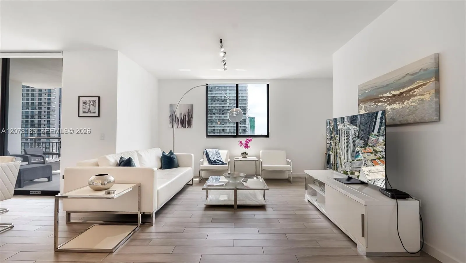 Foto de propiedad en 999 SW 1st Avenue 2004, Miami, FL 33130 Miami con MLS# 
