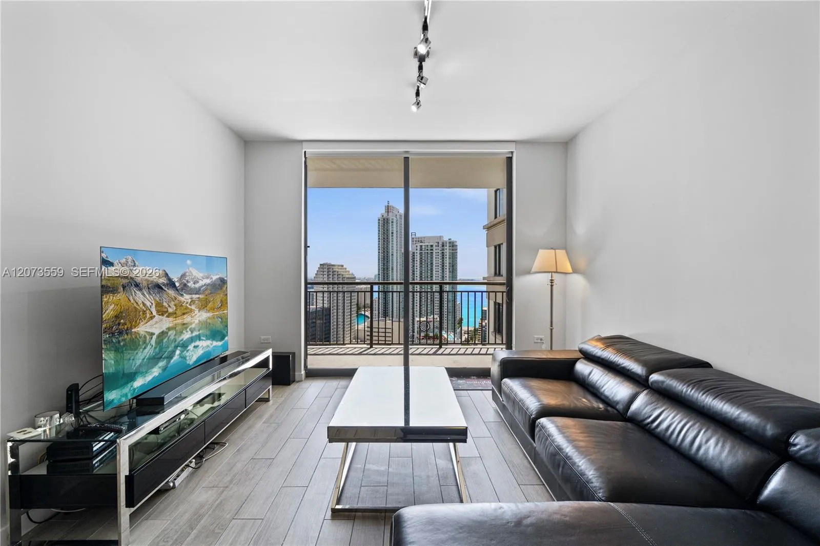 Foto de propiedad en 999 SW 1st Avenue 3307, Miami, FL 33130 Miami con MLS#