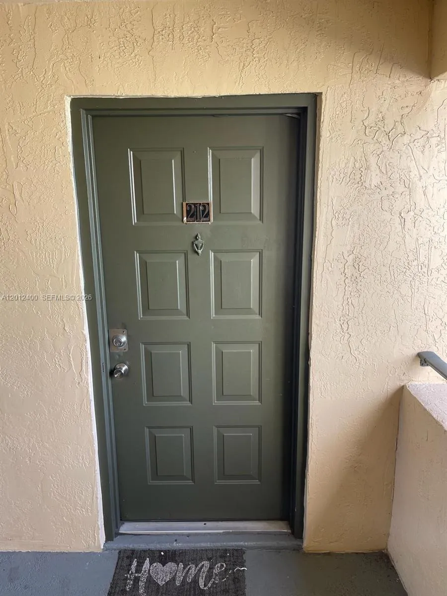 Foto de propiedad en 9999 Summerbreeze Drive 212, Sunrise, FL 33322 Sunrise con MLS# 