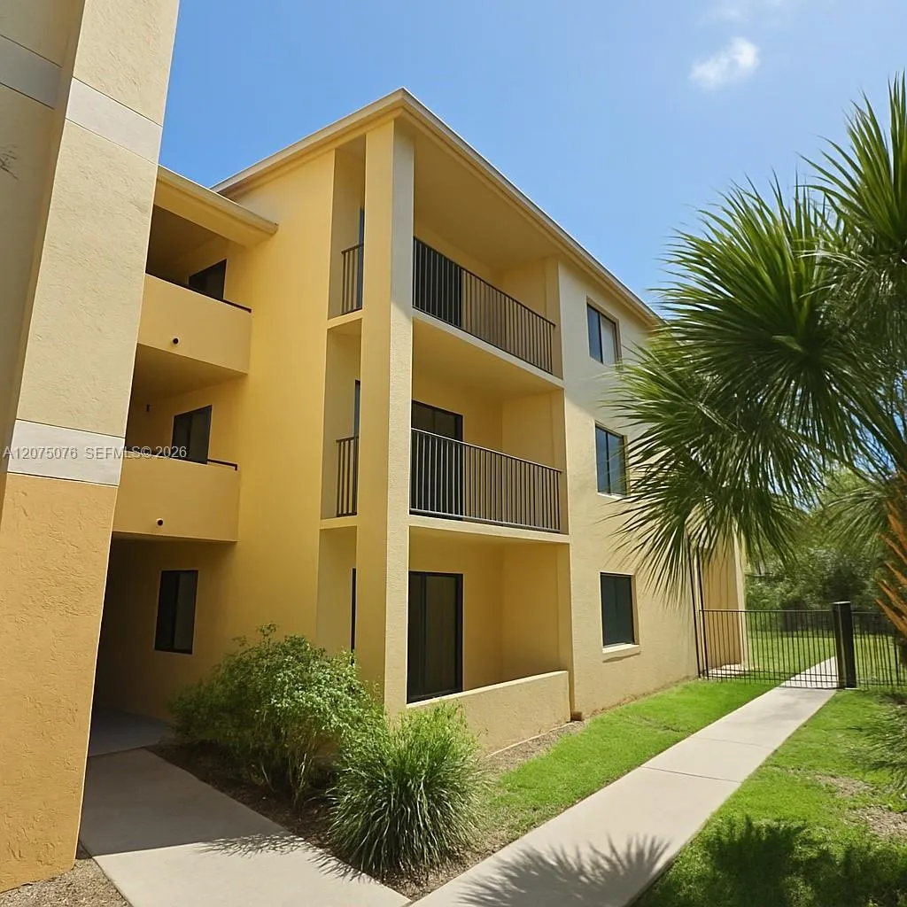 Foto de propiedad en 9999 Summerbreeze Drive 216, Sunrise, FL 33322 Sunrise con MLS# 