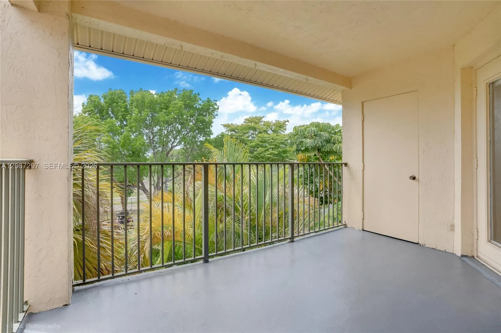 Foto de propiedad en 9999 Summerbreeze Drive 409, Sunrise, FL 33322 Sunrise con MLS# 