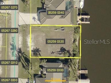 Foto de propiedad en 1707 NW 44TH AVE CAPE CORAL con MLS# A4651205