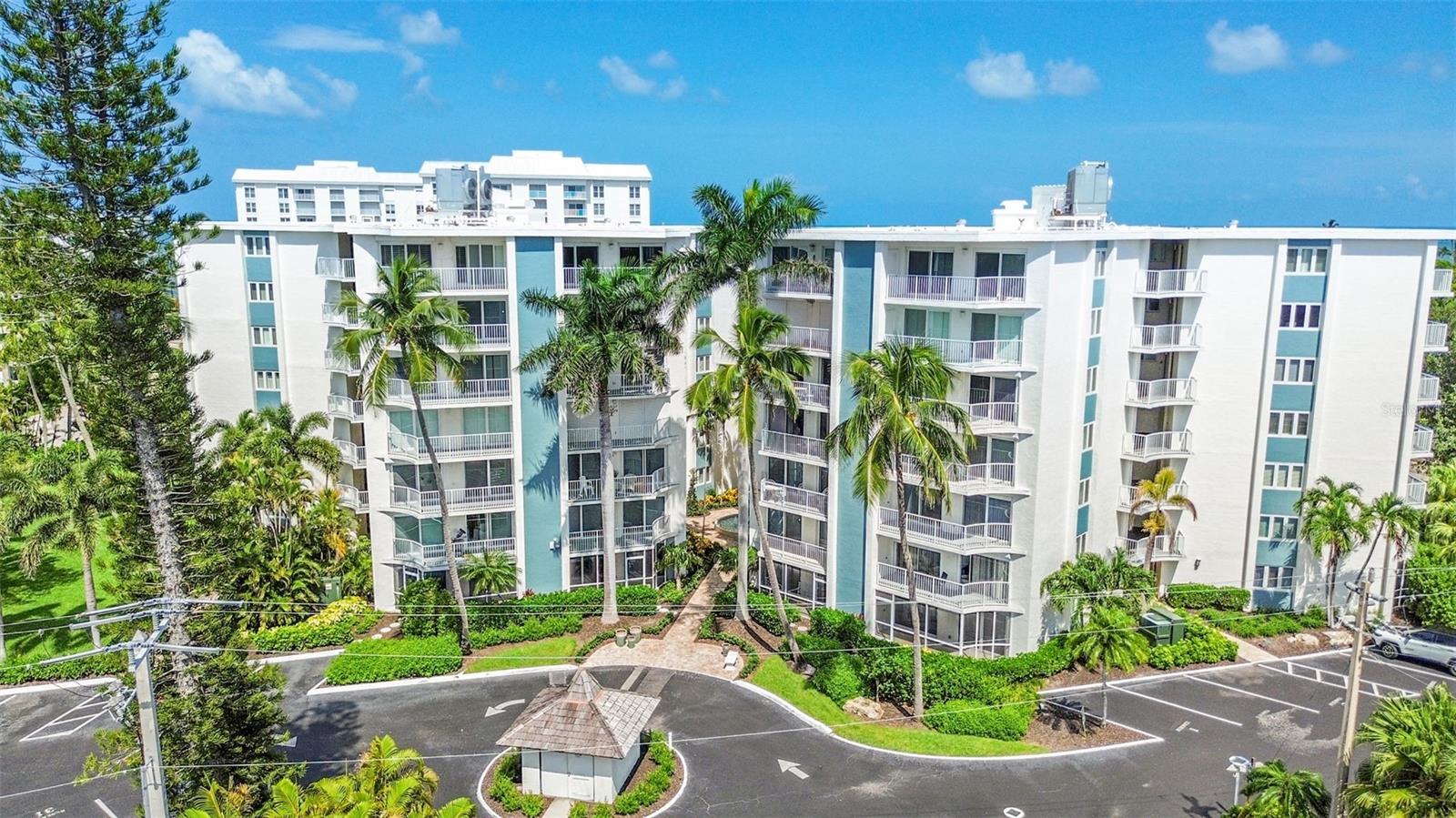 Foto de propiedad en 1300 GULF SHORE BLVD N #700 NAPLES con MLS# A4659625