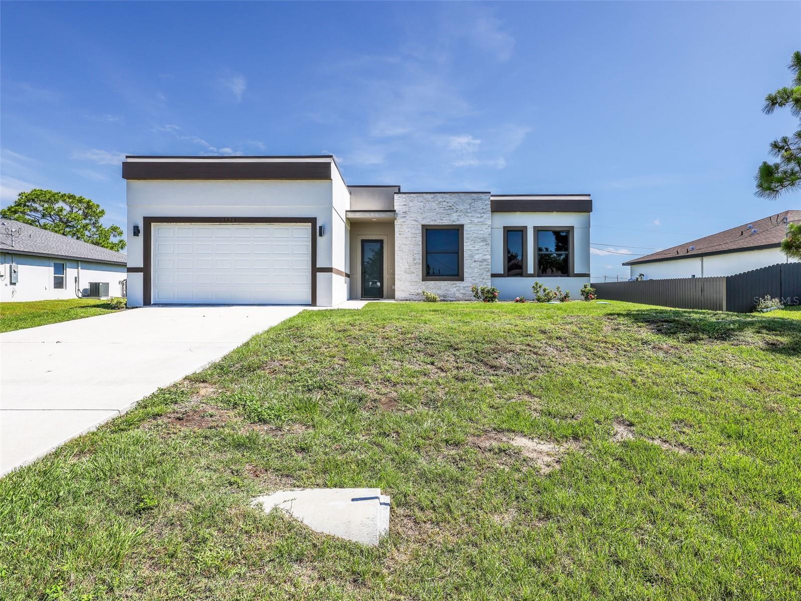Foto de propiedad en 1423 NW 20TH TER CAPE CORAL con MLS# A4675123
