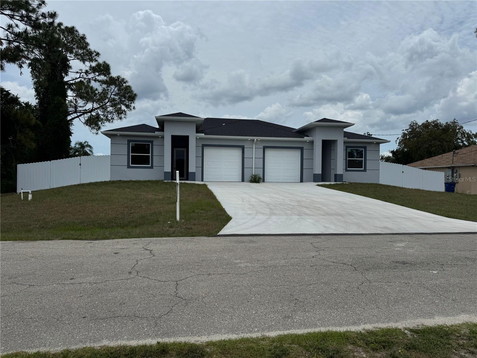 En Venta 225/227 HOMER AVE S, LEHIGH ACRES, FL 33973