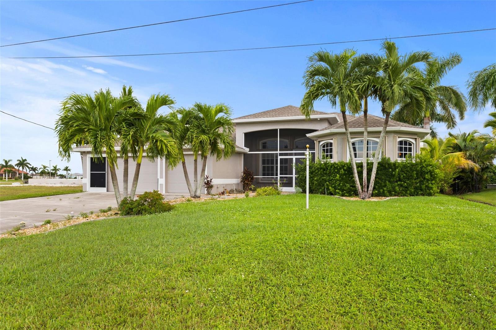 En Venta 2727 NW 45TH PL, CAPE CORAL, FL 33993