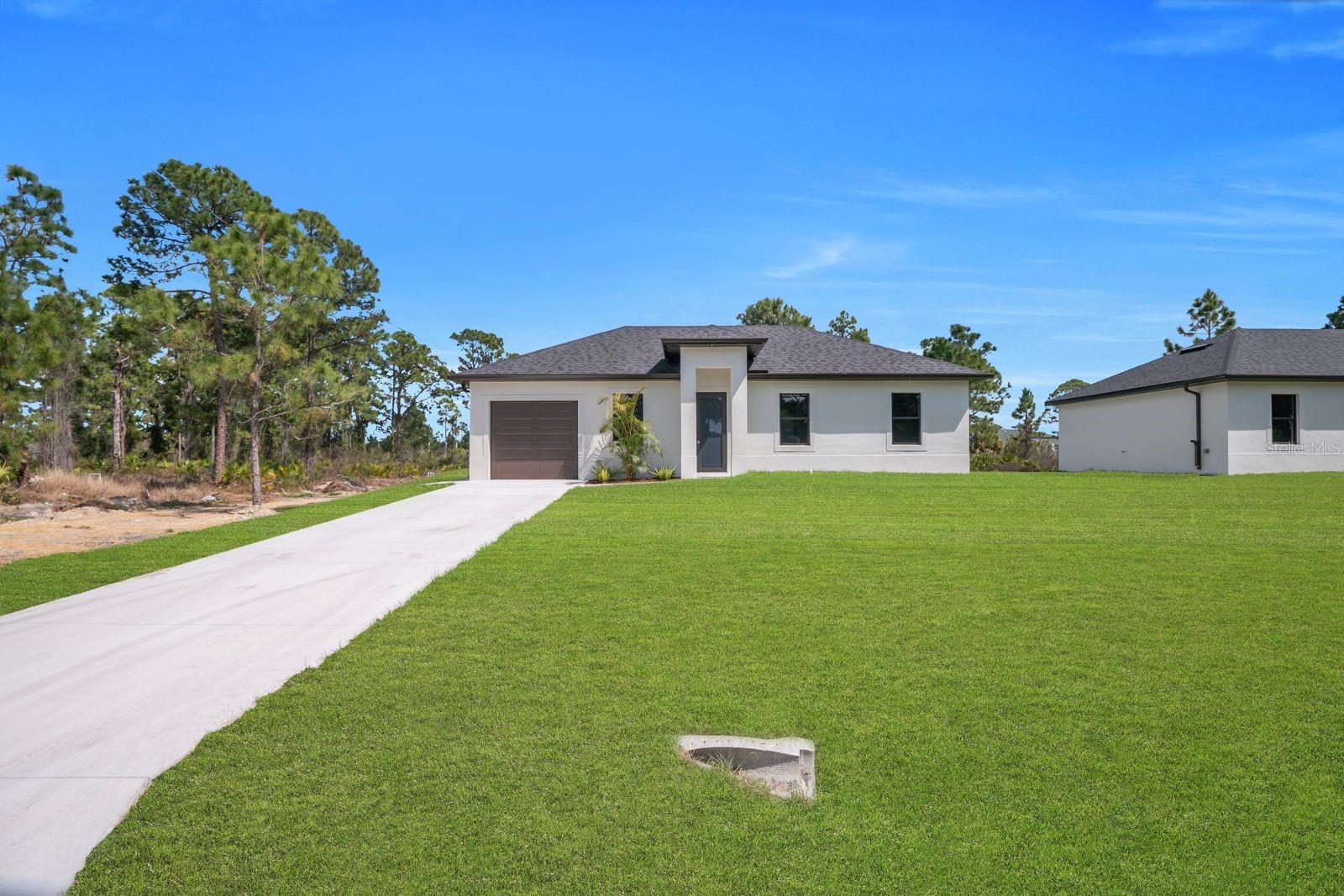 En Venta 635 SUMMIT AVE S, LEHIGH ACRES, FL 33974