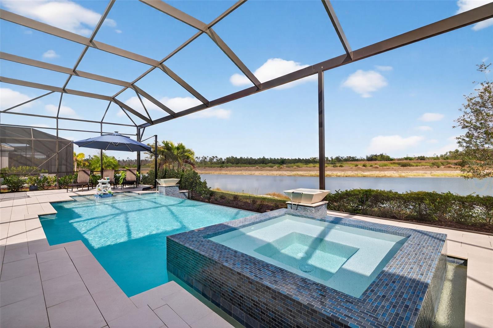 Foto de propiedad en 17395 BLUE SAPPHIRE DR FORT MYERS con MLS# A4684951