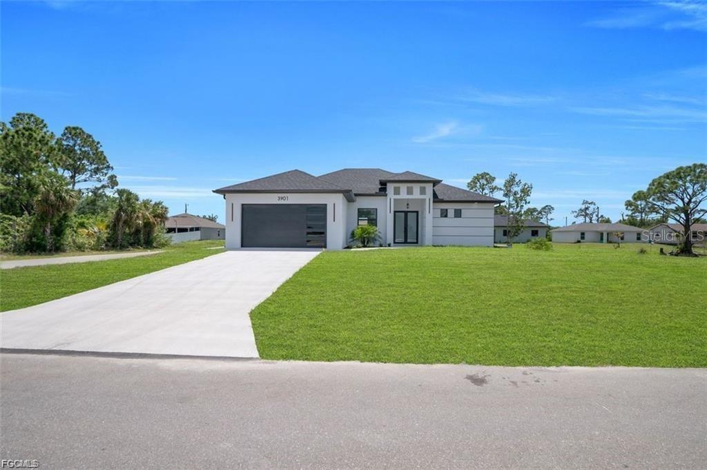 Foto de propiedad en 3901 3RD ST SW LEHIGH ACRES con MLS# A4689820