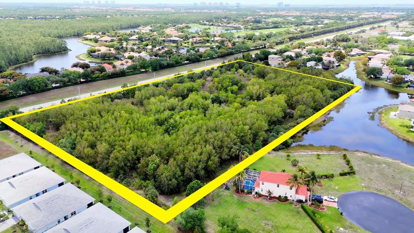 Foto de propiedad en WILLIAMS RD ESTERO con MLS# A4690287