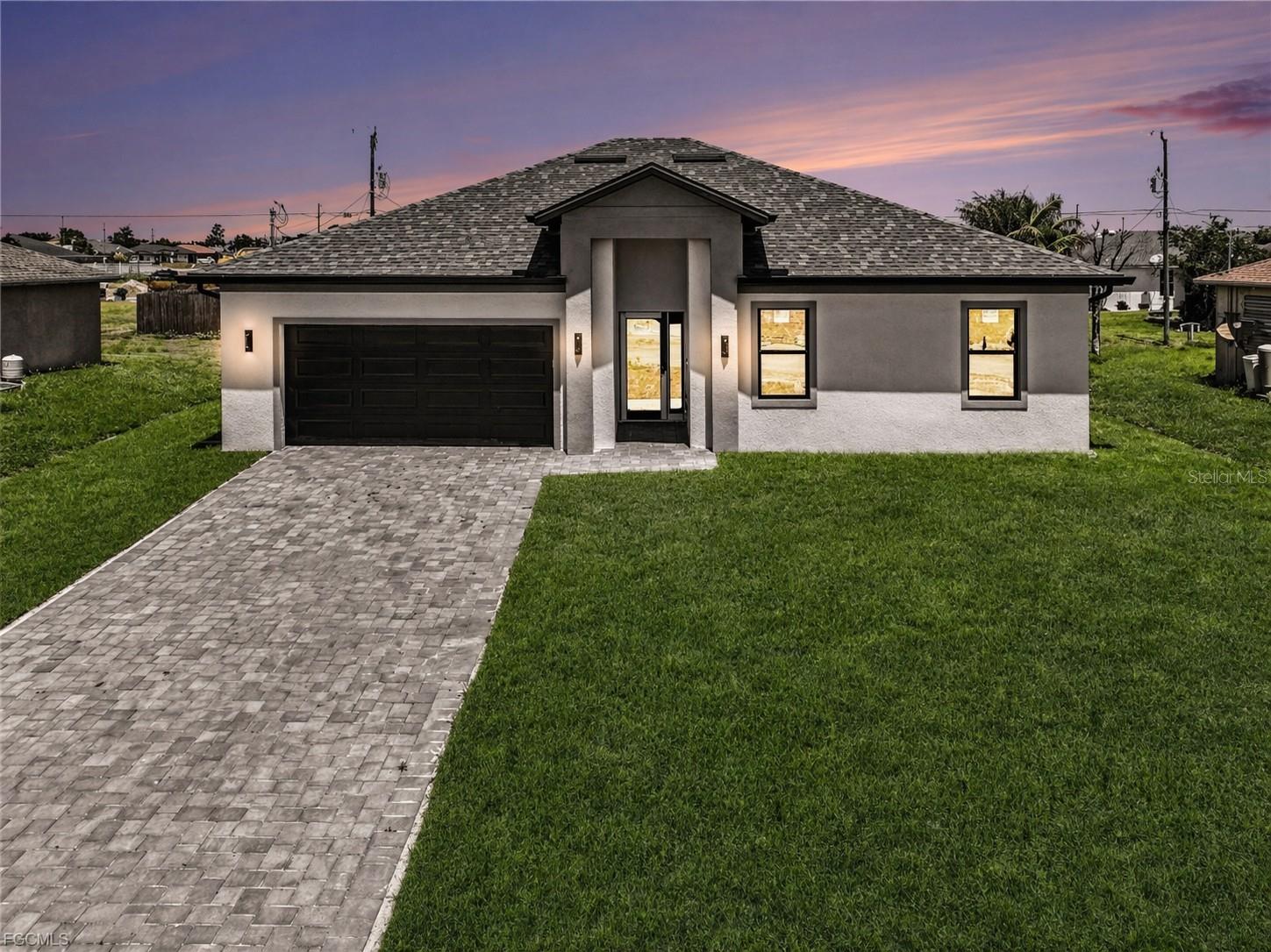 Foto de propiedad en 1727 NE 12TH TER CAPE CORAL con MLS# A4690764