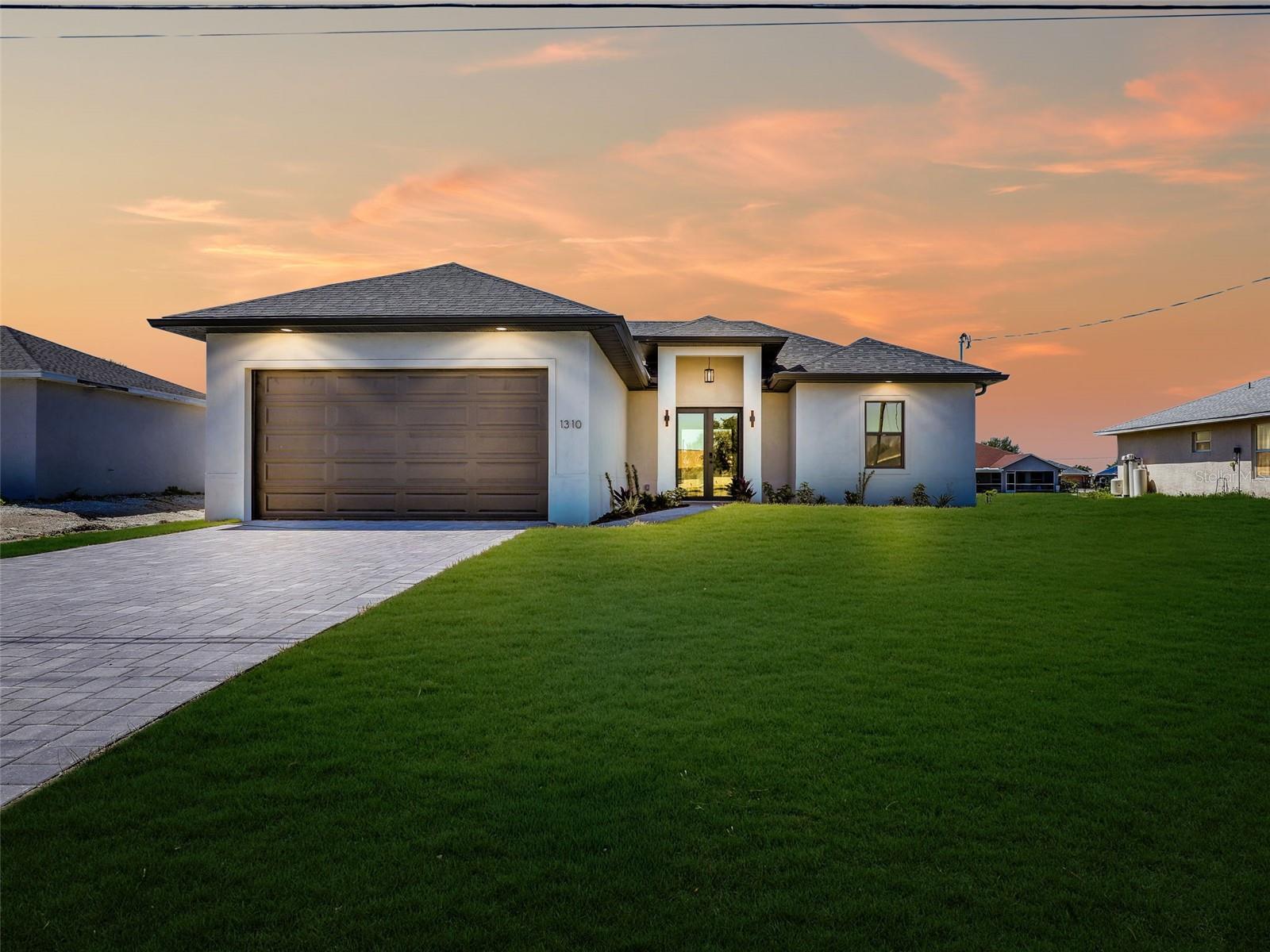 Foto de propiedad en 1310 NW 11TH TER CAPE CORAL con MLS# A4690878