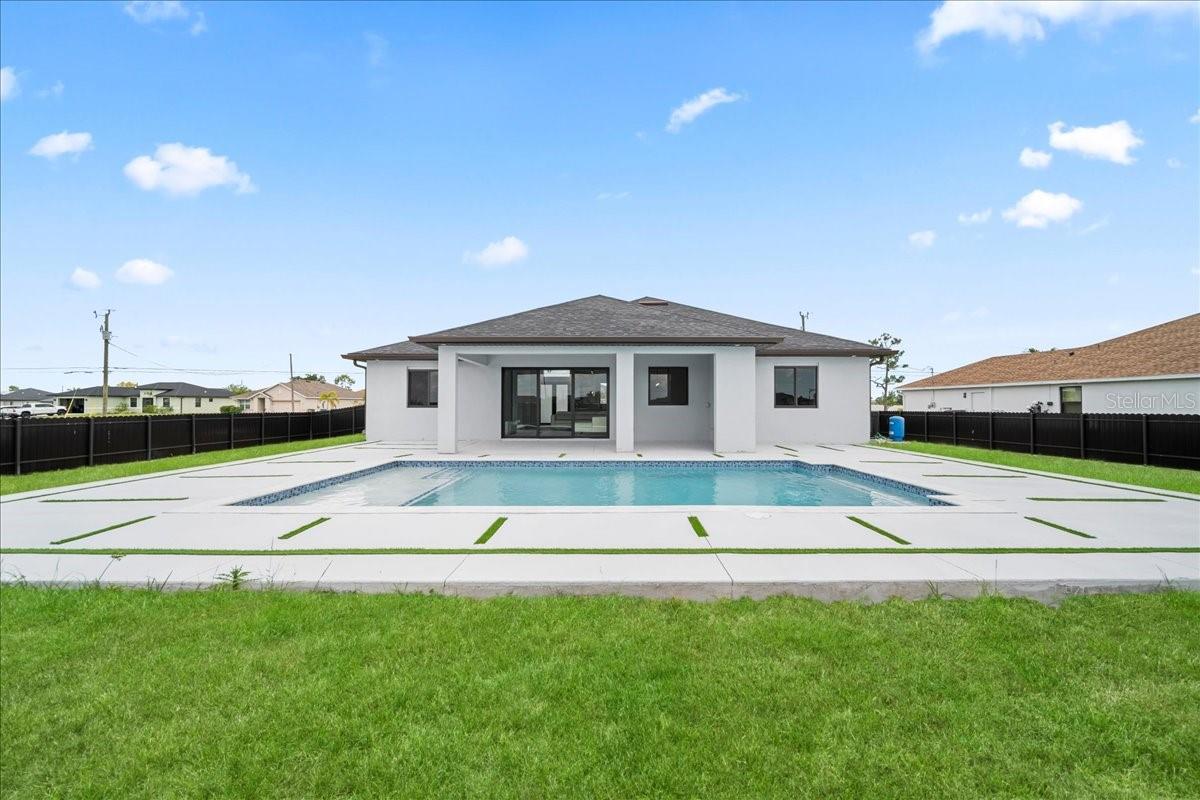 Foto de propiedad en 1925 NW 15TH TER CAPE CORAL con MLS# A4692530