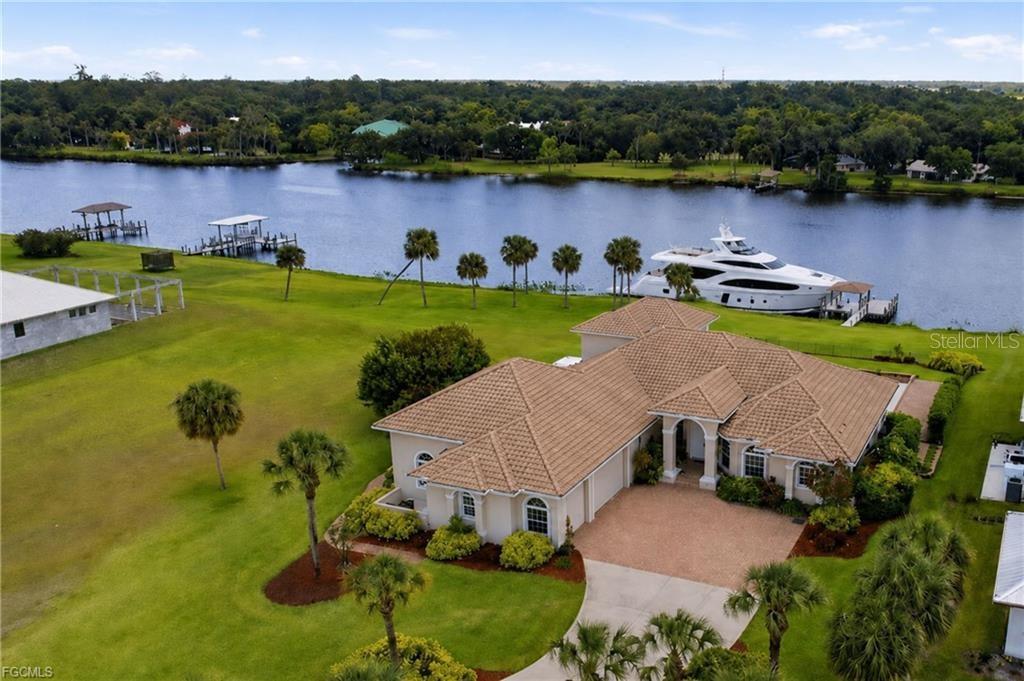 Foto de propiedad en 2504 CALOOSA SHORES DR LABELLE con MLS# A4692867