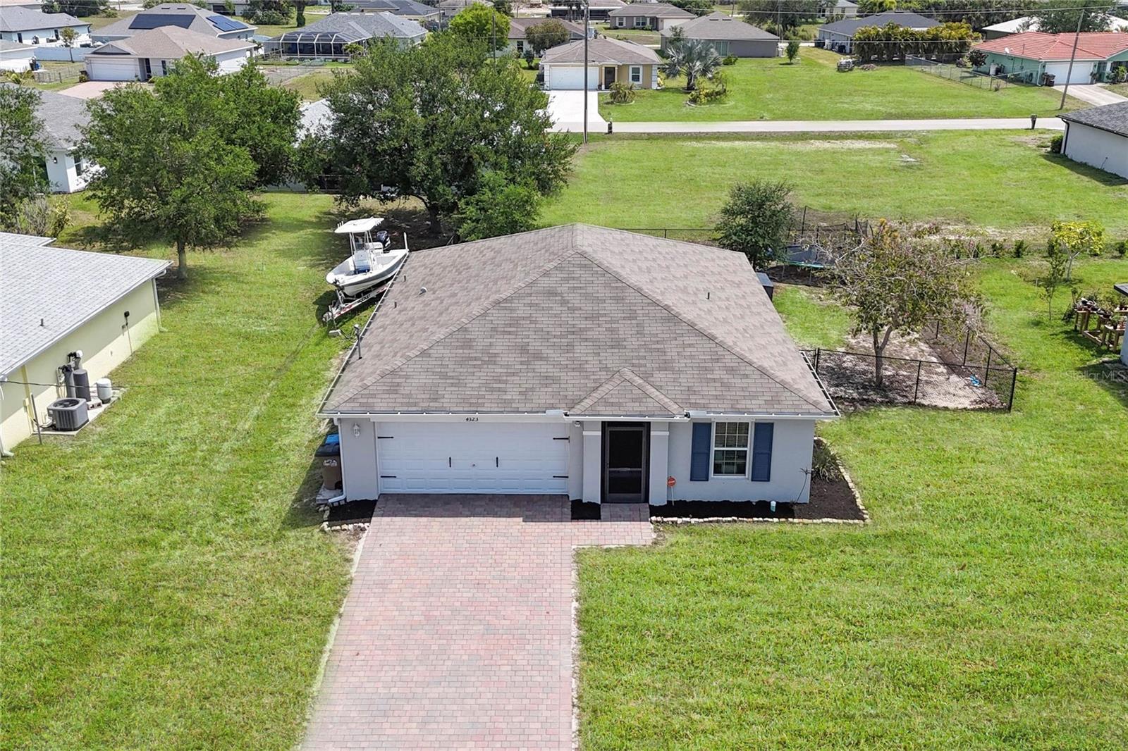 En Venta 4323 NE 21ST AVE, CAPE CORAL, FL 33909