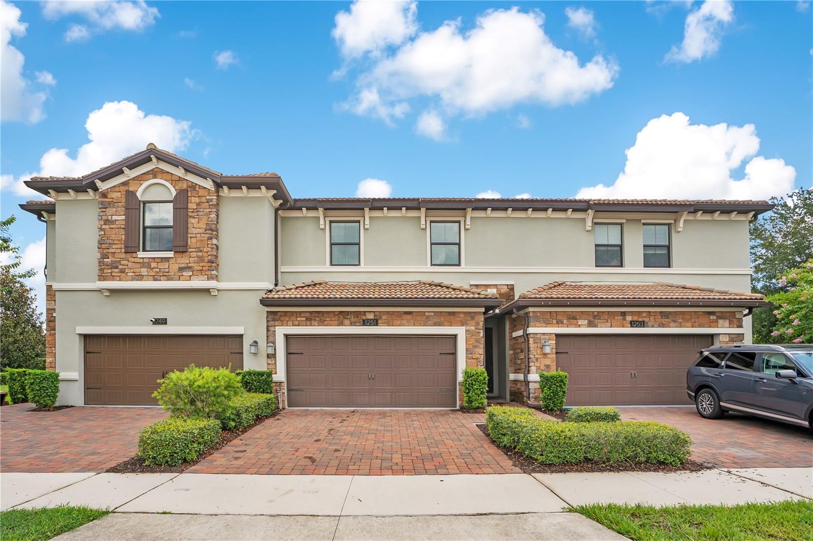 Foto de propiedad en 1251 ROYAL ST GEORGE BTM DAVENPORT con MLS# A4697941