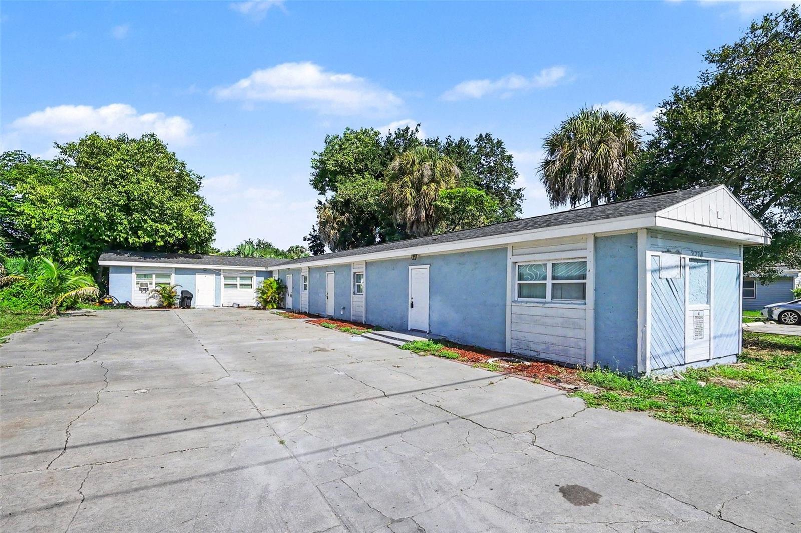 Foto de propiedad en 2214 QUALITY LIFE CENTER WAY FORT MYERS con MLS# A4699397