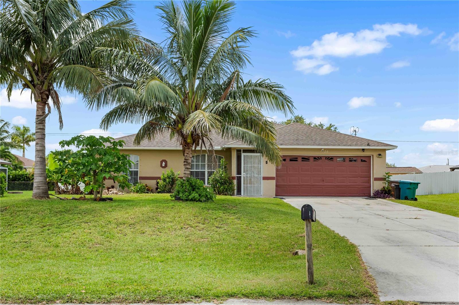 Foto de propiedad en 1728 NE 22ND TER CAPE CORAL con MLS# A4699440