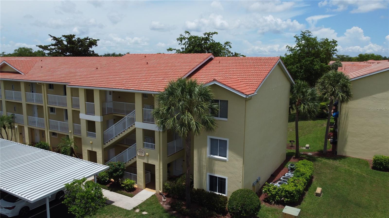 Foto de propiedad en 8294 KEY ROYAL CIR #1631 NAPLES con MLS# A4700694