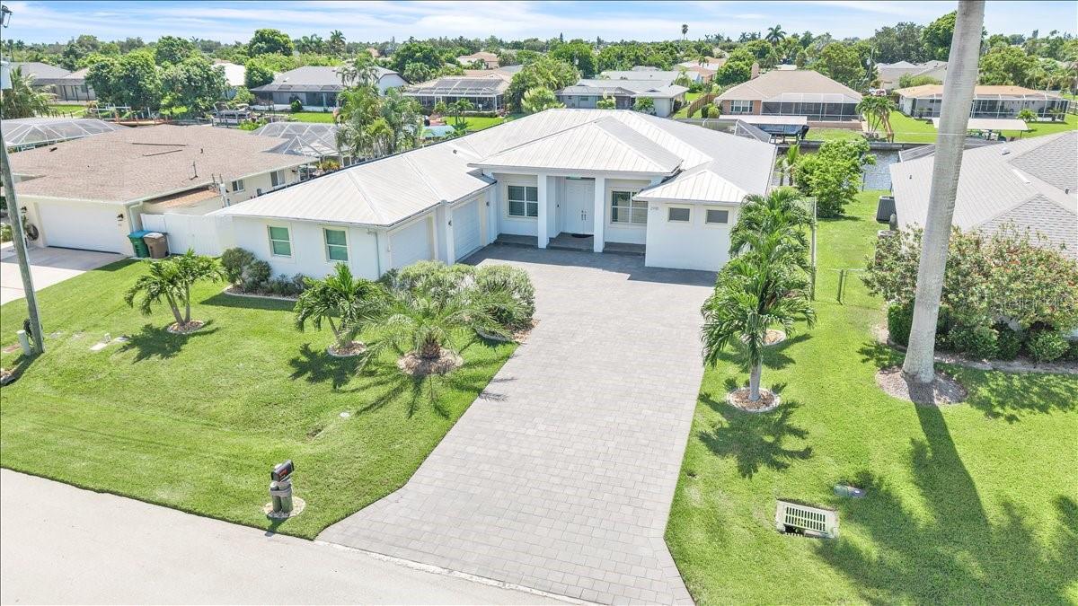 Foto de propiedad en 2918 SE 10TH PL CAPE CORAL con MLS# A4700947