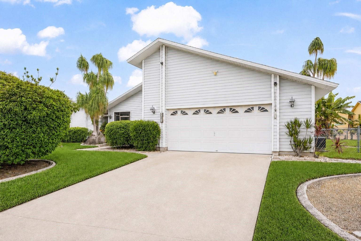 En Venta 4903 SW 11TH PL, CAPE CORAL, FL 33914
