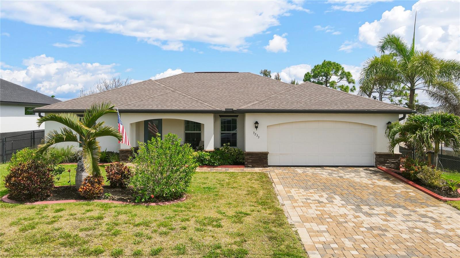 Foto de propiedad en 3233 NW 21ST ST CAPE CORAL con MLS# A4701736