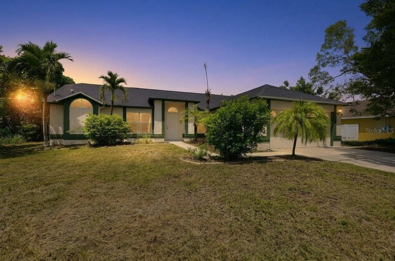Foto de propiedad en 1325 SW 25TH TER CAPE CORAL con MLS# A4703470