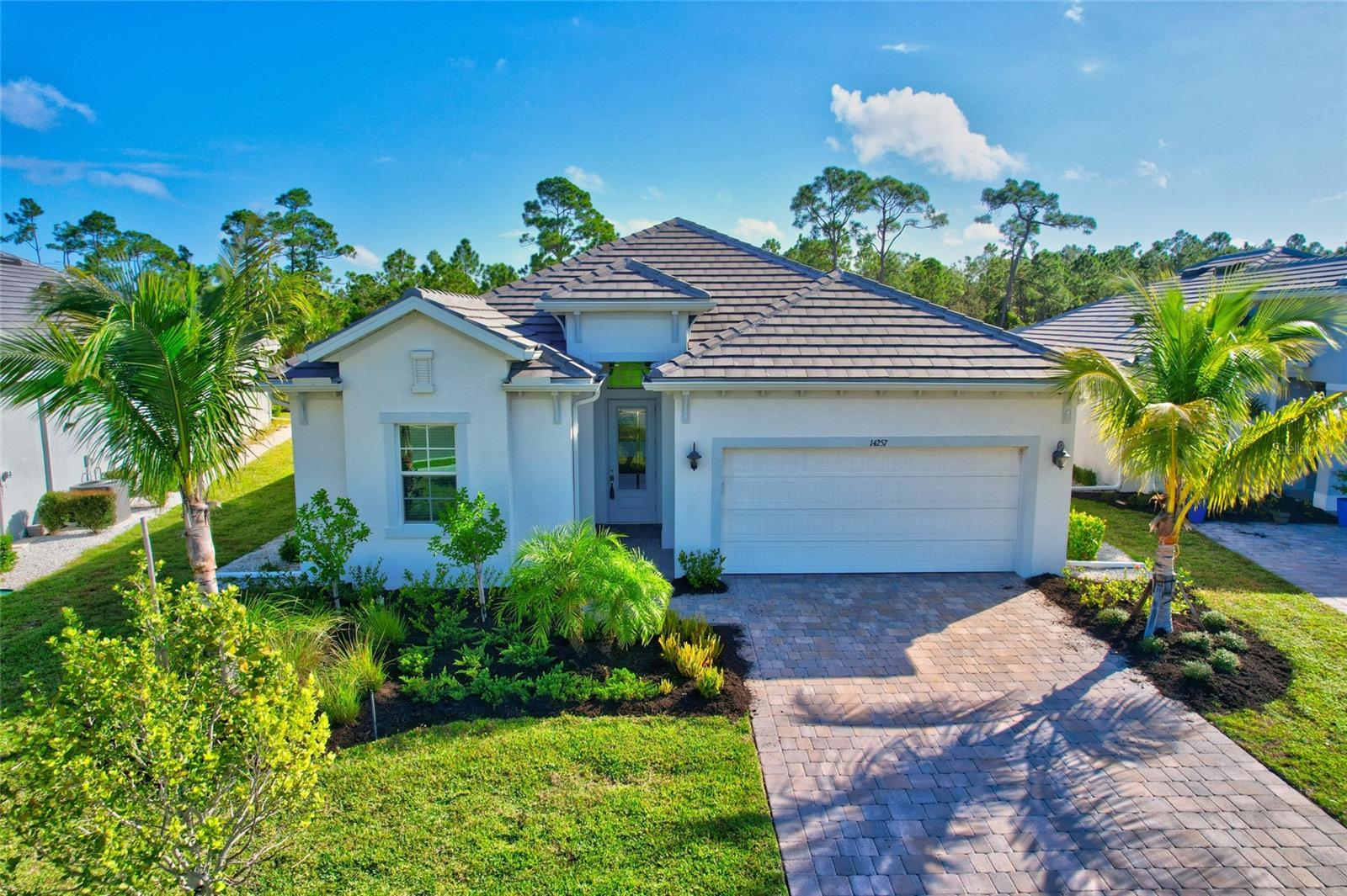 Foto de propiedad en 14257 BLUE BAY CIR FORT MYERS con MLS# A4704228