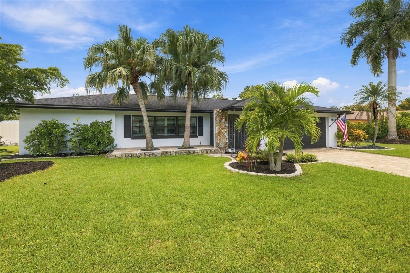 Foto de propiedad en 1438 CLARET CT FORT MYERS con MLS# A4705823