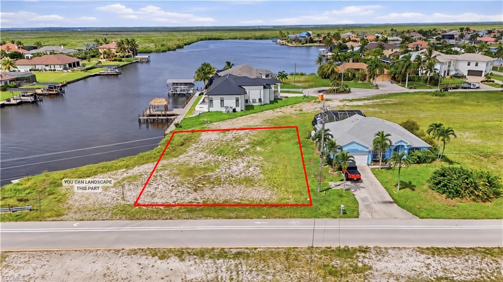 En Venta 932 OLD BURNT STORE RD N, CAPE CORAL, FL 33993
