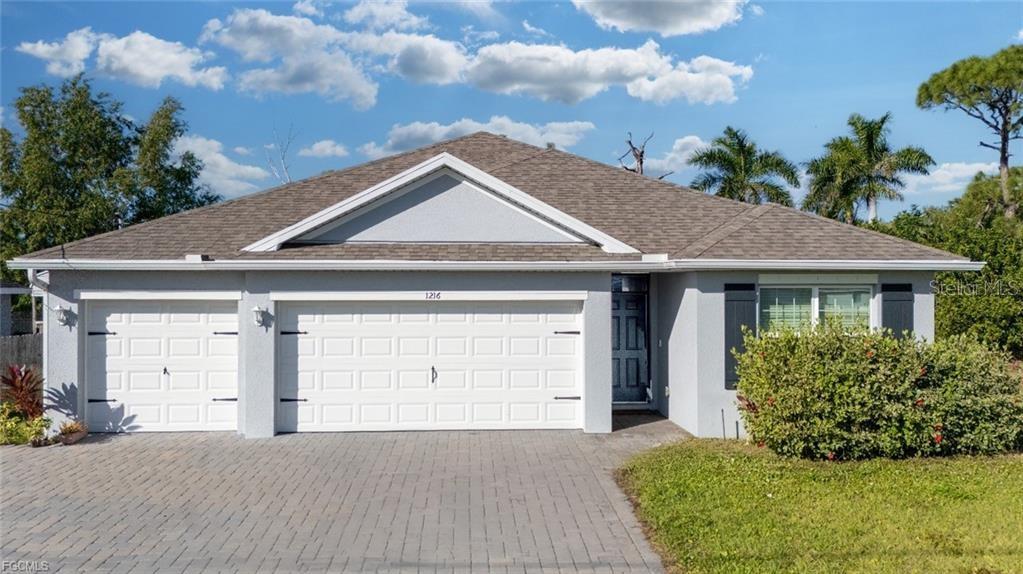 En Venta 1216 NW 21ST PL, CAPE CORAL, FL 33993
