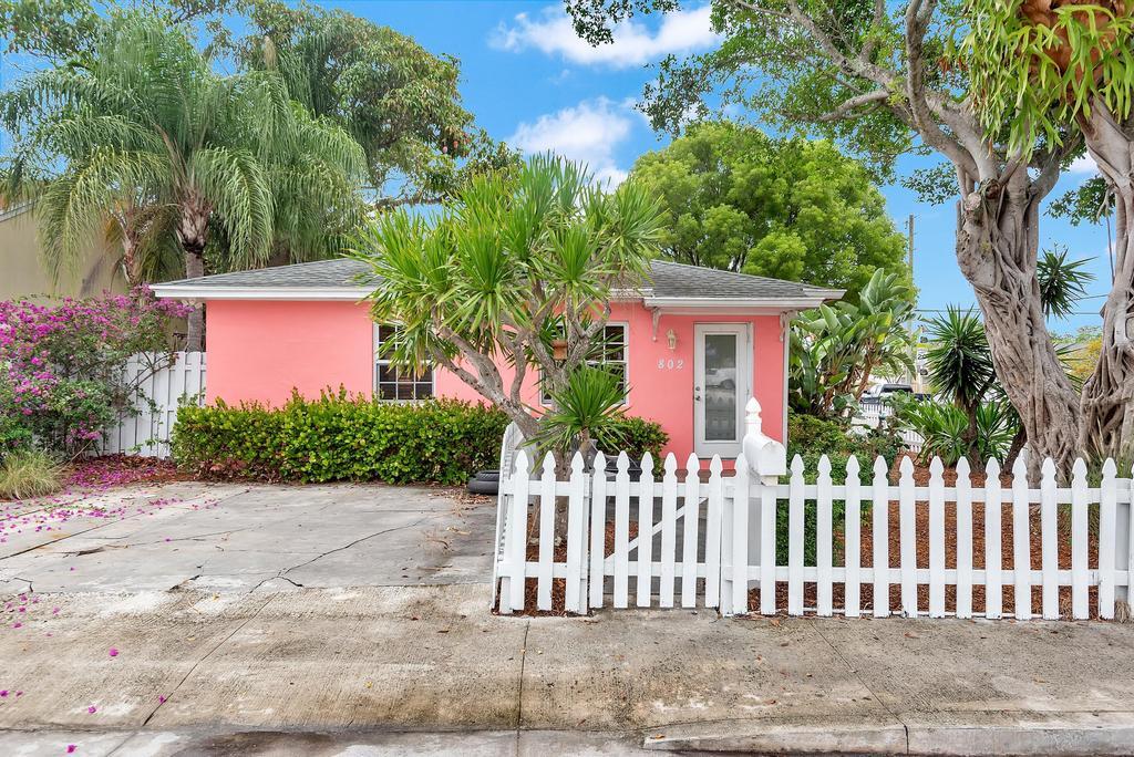 En Venta 802 N J Street, Lake Worth Beach, FL 33460, Lake Worth Beach, FL 33460