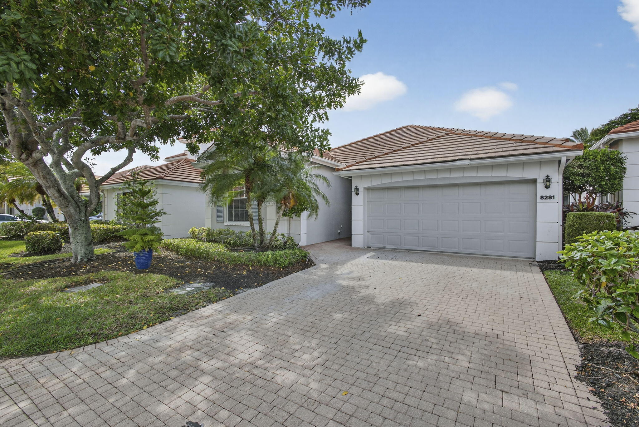 Foto de propiedad en 8281 Heritage Club Dr Drive, West Palm Beach, FL 33412 West Palm Beach con MLS# 