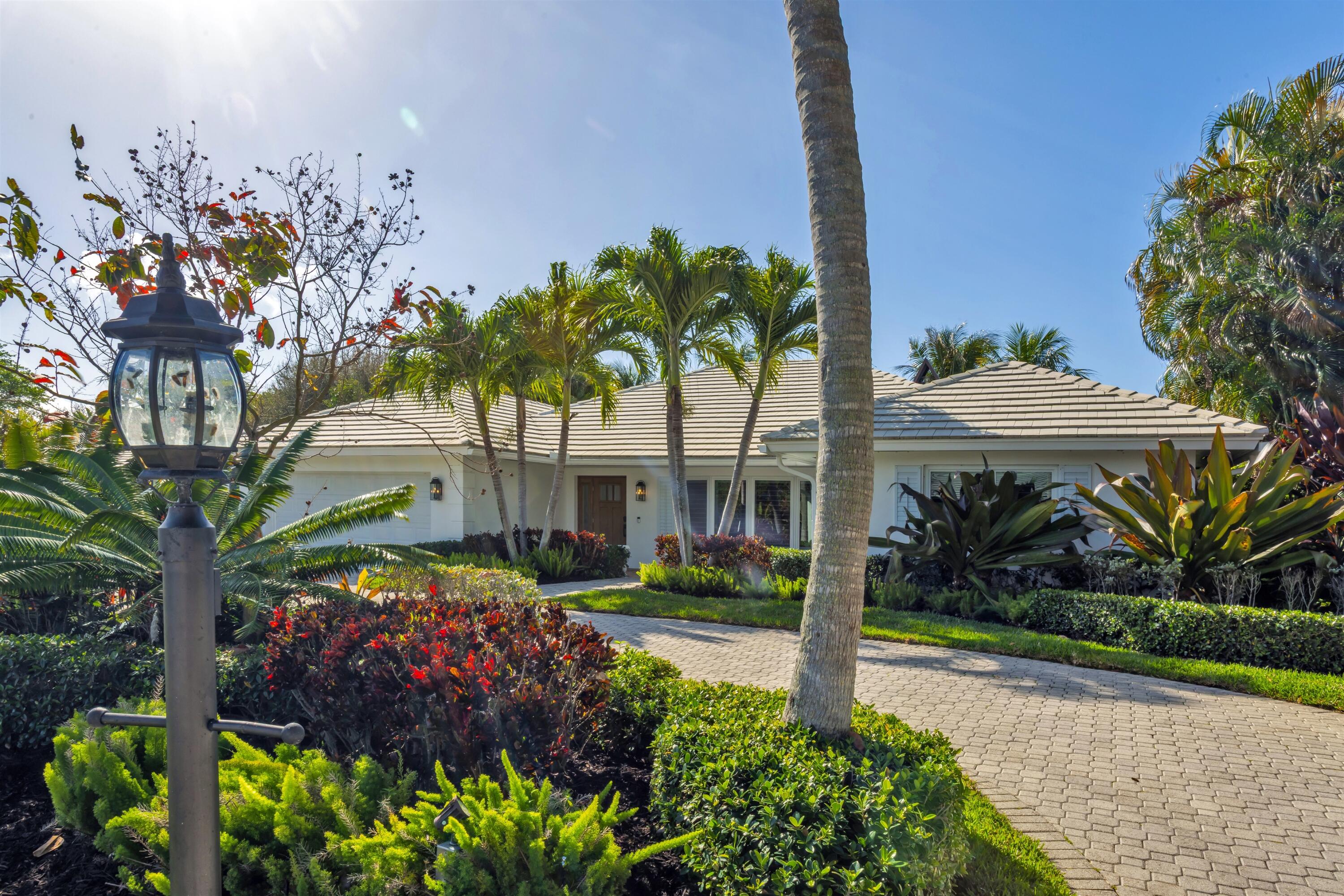 Foto de propiedad en 2720 Cardinal Circle, Gulf Stream, FL 33483 Gulf Stream con MLS# 