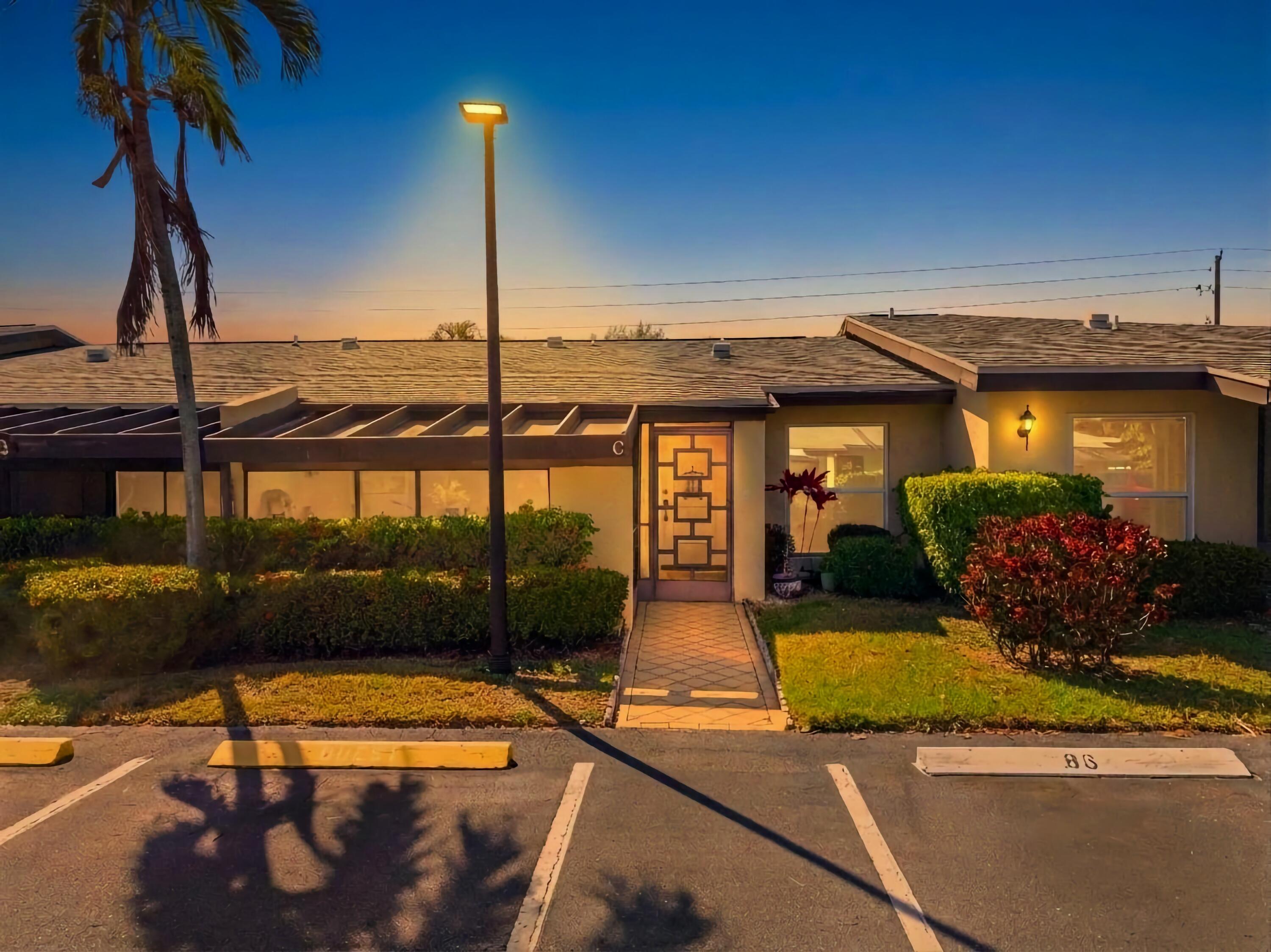 Foto de propiedad en 13773 Via Aurora C, Delray Beach, FL 33484 Delray Beach con MLS# 