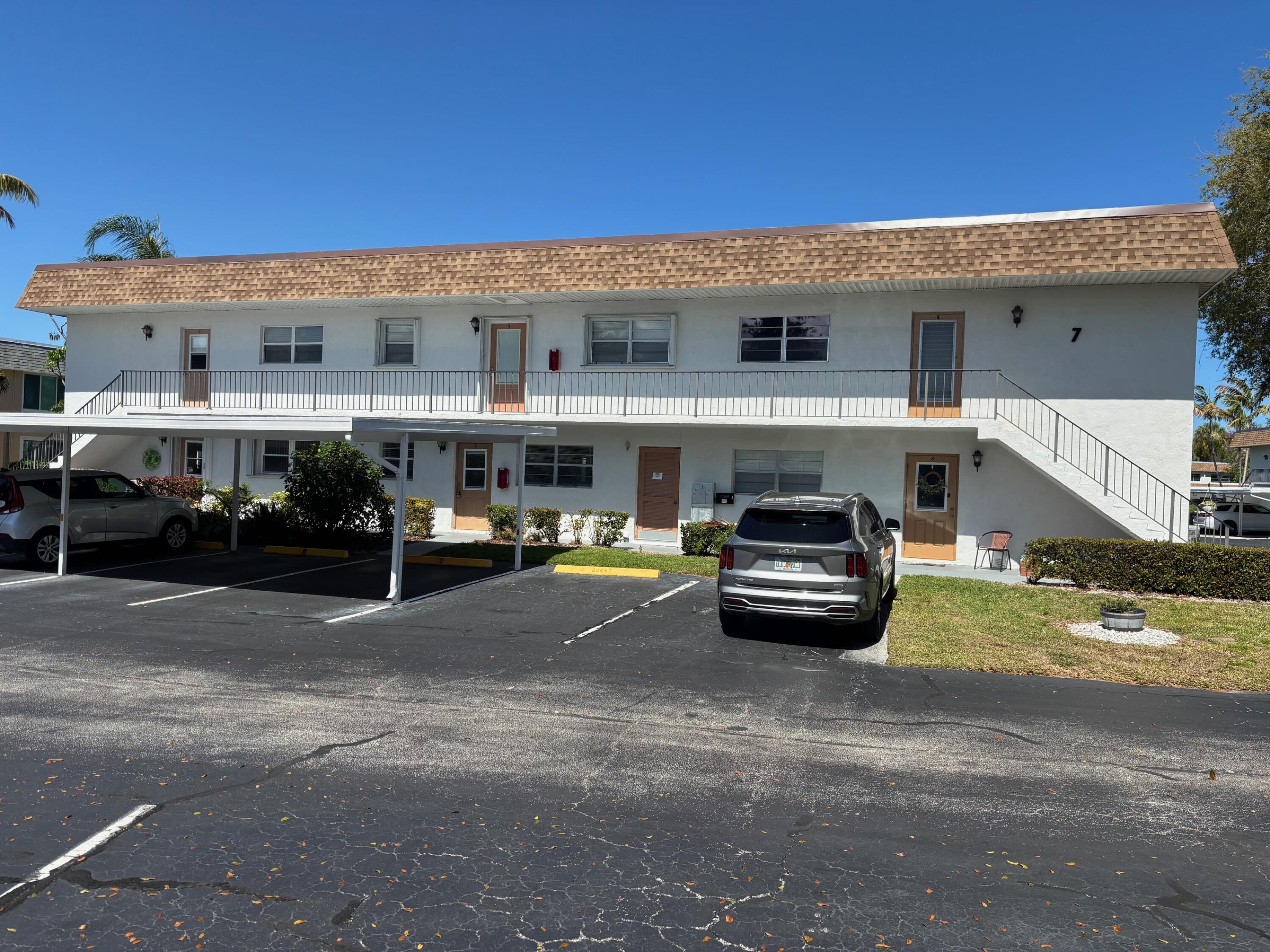 Foto de propiedad en 2950 SE Ocean Boulevard 7-5, Stuart, FL 34996 Stuart con MLS# 