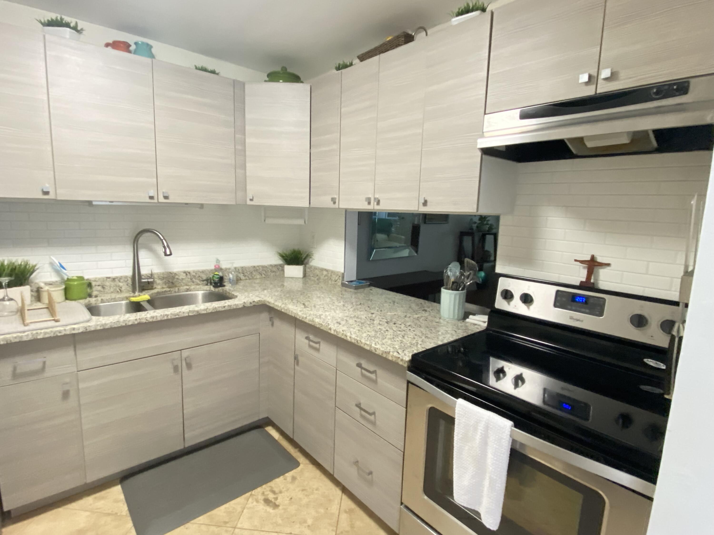 En Venta 2566 GARDEN Drive S 306, Lake Worth, FL 33461, Lake Worth, FL 33461