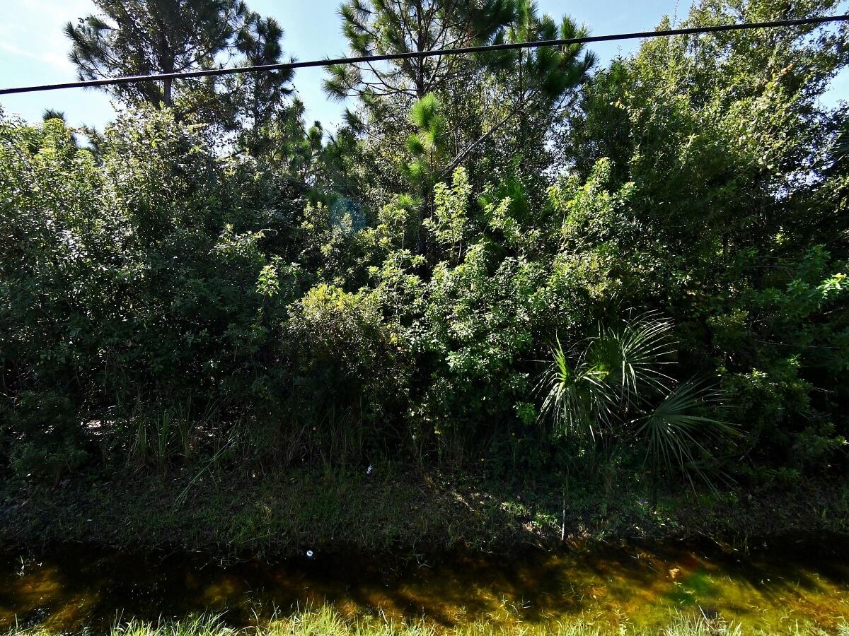 Foto de propiedad en 0 Palmetto Drive, Fort Pierce, FL 34982 Fort Pierce con MLS# 