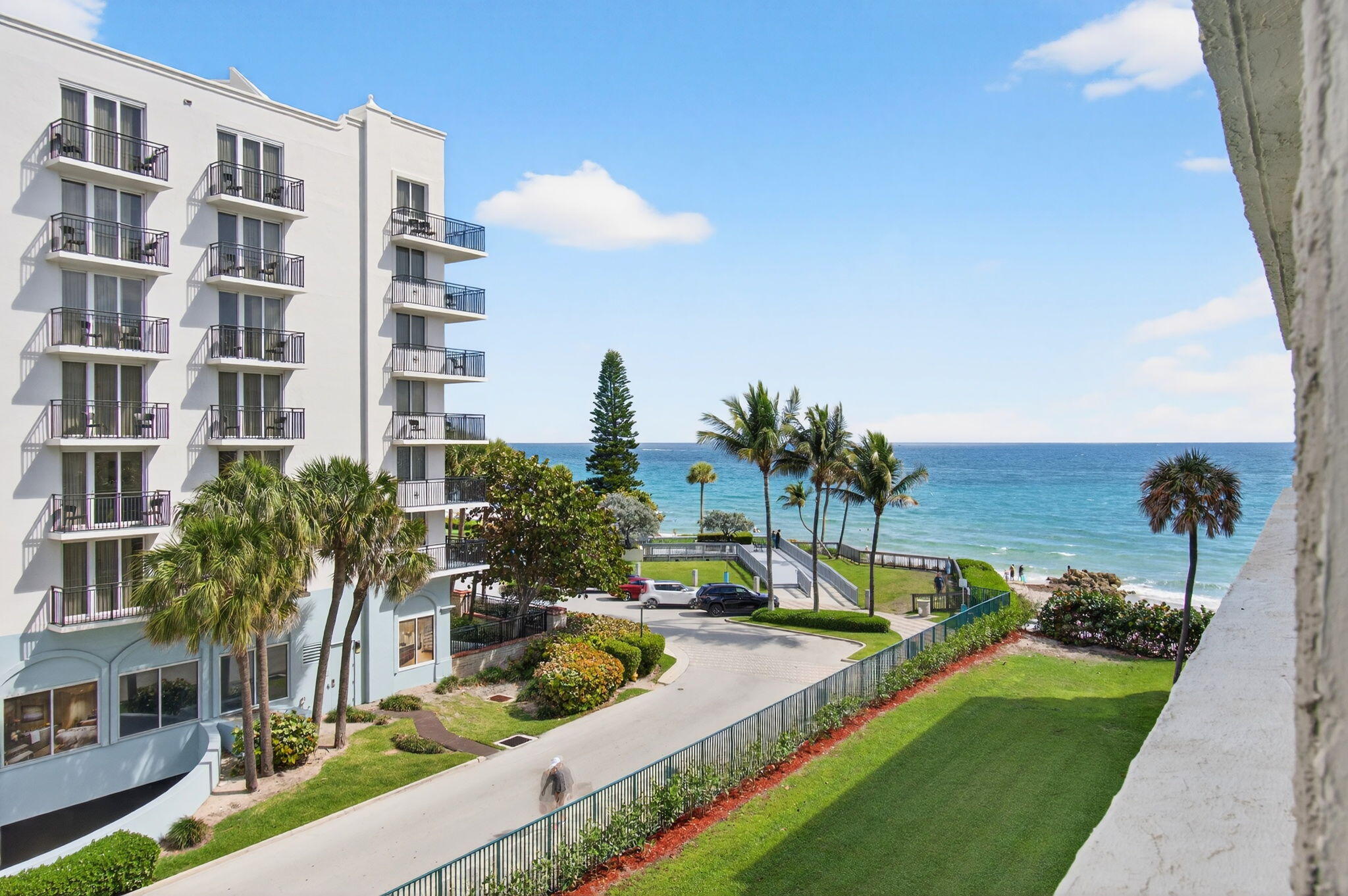 Foto de propiedad en 1239 Hillsboro Mile 403, Hillsboro Beach, FL 33062 Hillsboro Beach con MLS# 