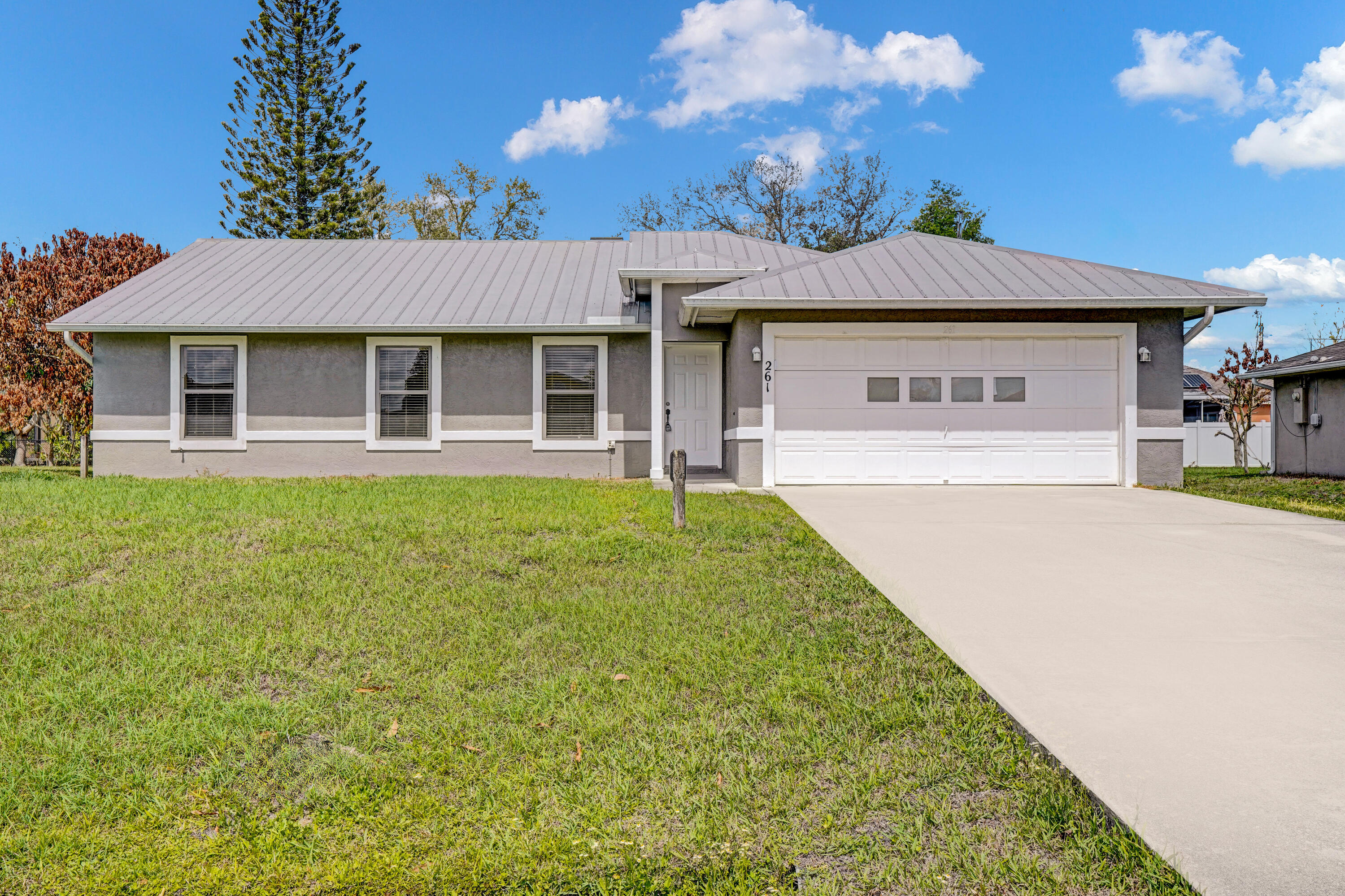 Foto de propiedad en 261 SW Parish Terrace, Port St. Lucie, FL 34984 Port St. Lucie con MLS# 
