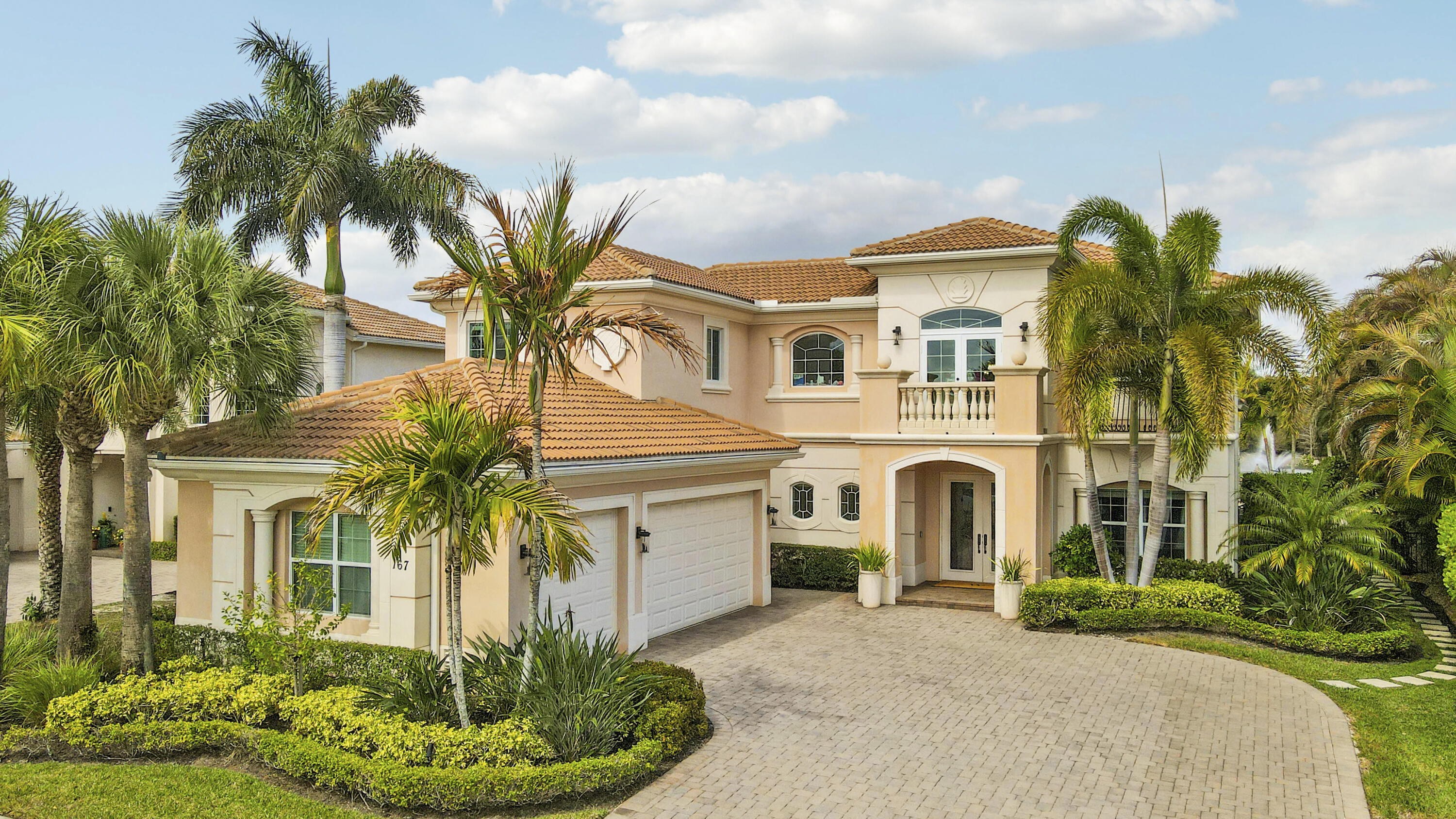 Foto de propiedad en 167 Rosalia Court S, Jupiter, FL 33478 Jupiter con MLS# 