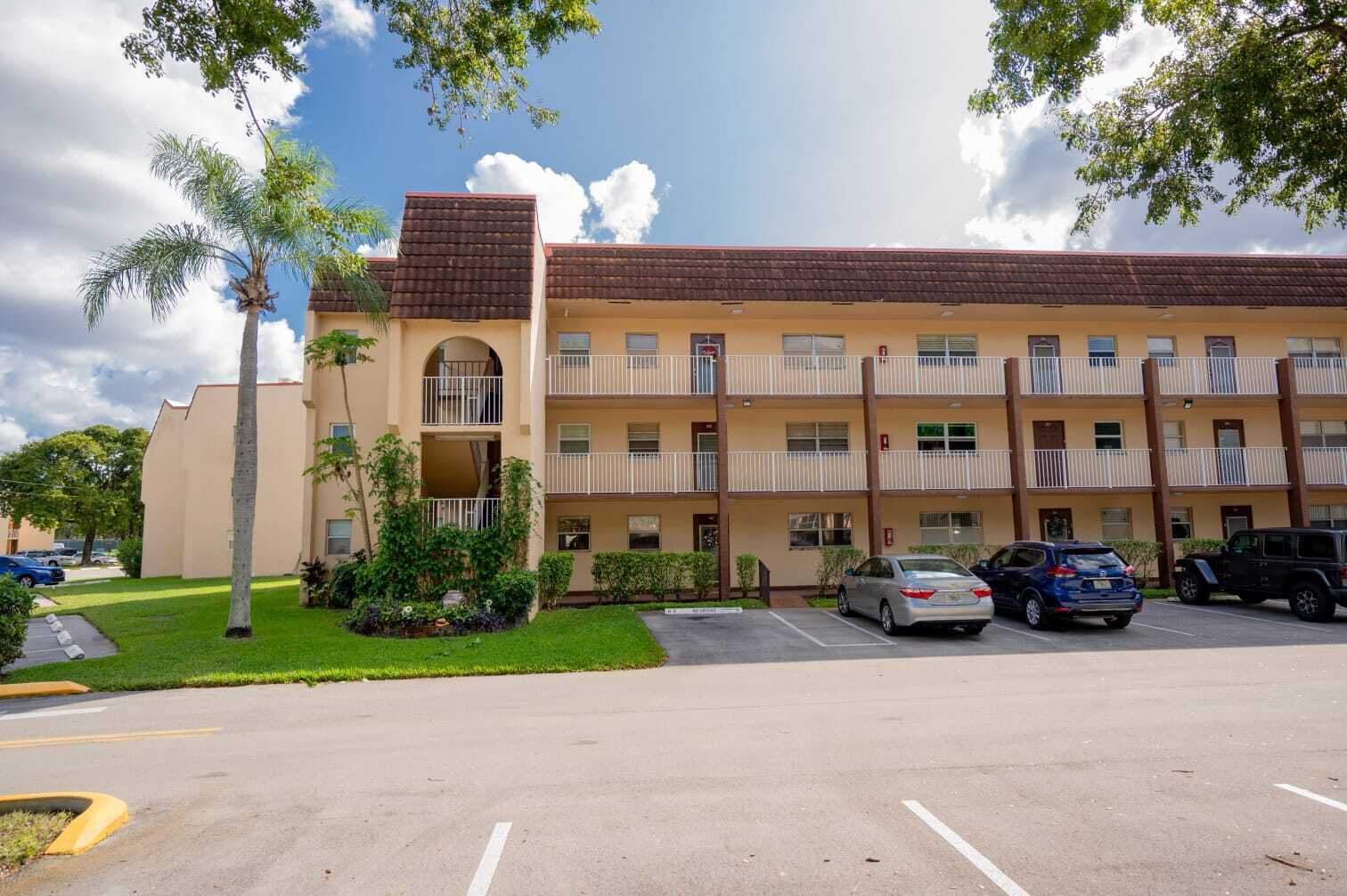 Foto de propiedad en 8861 Sunrise Lakes Boulevard Unit 301, Sunrise, FL 33322 Sunrise con MLS# 